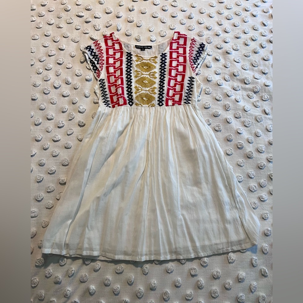 Design Lab Lord & Taylor White Dress with Multicolor Embroidery
